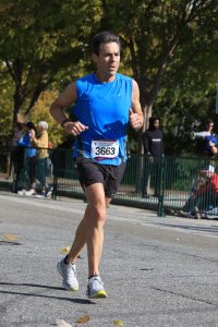 A photo of Rob Waddell running in the 2021 Richmond Marathon
